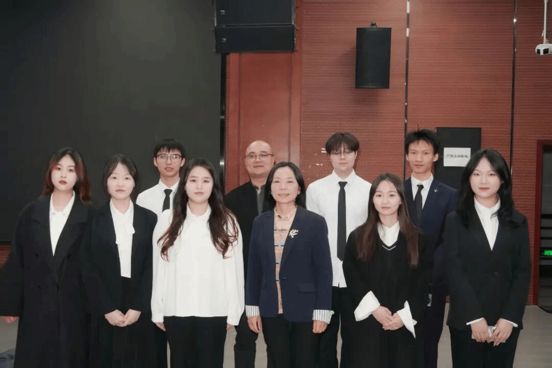 英国威廉集团官网举行“保研暨学业生涯规划经验分享会”